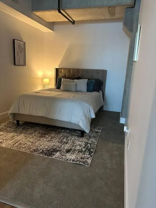 Cozy Downtown Gem: Near Attractions & Universities Sacramento Apartment