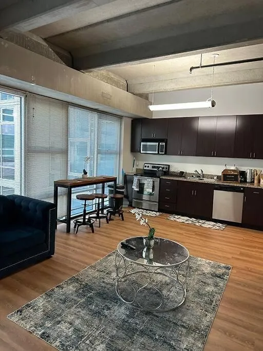 Cozy Downtown Gem: Near Attractions & Universities Sacramento USA